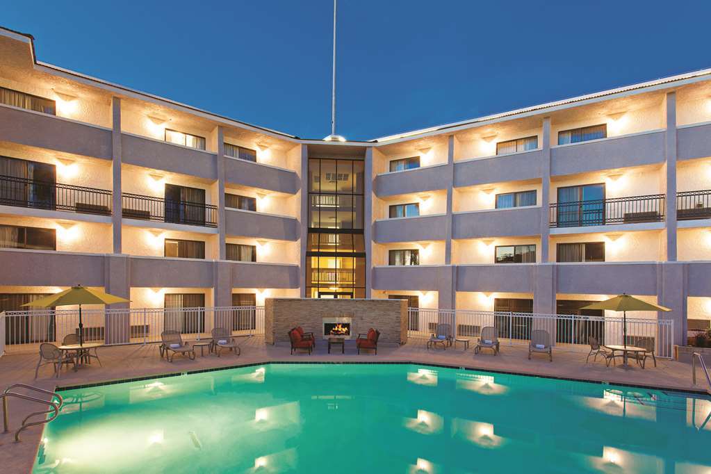La Quinta By Wyndham Pomona Hotell Bekvämligheter bild