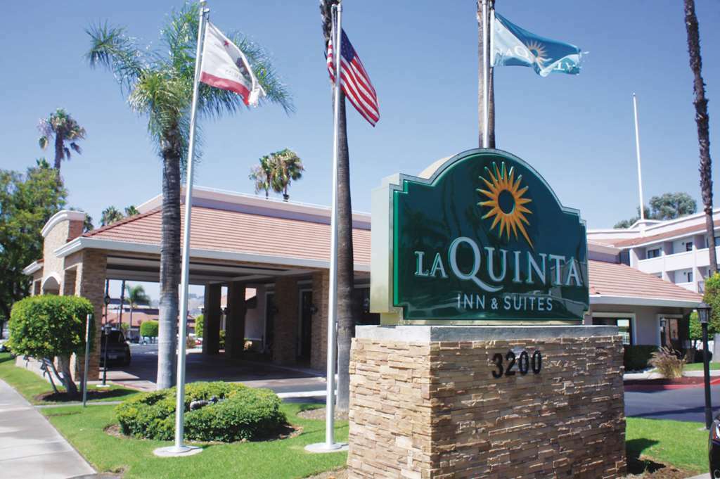 La Quinta By Wyndham Pomona Hotell Exteriör bild